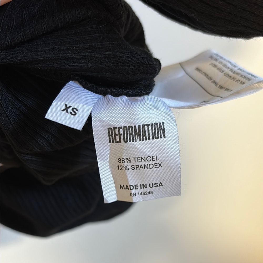 Reformation off the shoulder puff sleeve crop top. - Picture 5 of 5